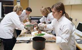Cheryl Thompson Meyer Took New Milford High School Students To Nationals Last Year She S Working Hard To Do It A High School Students Student Life High School