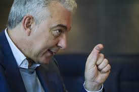 «rimosso il commissario #arcuri, al suo posto designato il generale di corpo d'armata francesco «la scelta del presidente draghi di sostituire il commissario arcuri con il generale paolo figliuolo. Coronavirus L Appello Del Commissario Arcuri Muoviamoci Il Meno Possibile Il Riformista