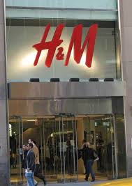 Iulius mall is situated in the biggest university campus and is the perfect destination for those who want to go shopping. H M Noul Brand Din Iulius Mall Timisoara Opinia Timisoarei
