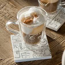 Marielle Store Manager Breda Een Cappuccino Drink Ik Het Liefst In De C Est Chaud Mug Door Het Dubbelwandige Glas Kan Ik Ervan Cappuccino Koffie Drinkglazen