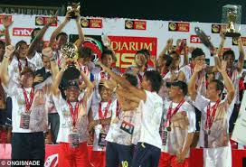 10 tahun silam, arema menjadi tim paling kuat di liga indonesia. Kilas Balik Perjalanan Arema Mulai 1986 S D 2011 Kosim Junaedi