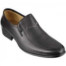 Derby genova with moccasin stitching or derby torino, a little more refined because it is decorated with wingtips and perforation on the toe. 4 Best Types Of Outfits To Style With Derby Shoes Metro Shoes