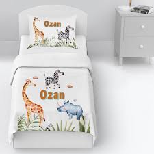 Yatağınızın boyutuna göre örtü seçimini yapabilir, yatak örtüsü konforunu genç ve çocuk odalarınıza taşıyabilirsiniz. Kisiye Ozel Tek Kisilik Yatak Ortusu Safari