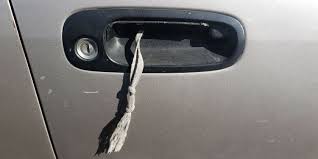 Not being able to use a door handle on your car can get tricky. With Just A Shoelace And A Knife Fixing A Broken Car Door Handle