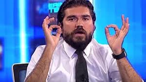 Amcası önder kütahyalı, uzun yıllar cumhuriyet gazetesinde müzik yazarlığı yapmıştır. Rasim Ozan Kutahyali Beyaz Tv Den Gonderildi