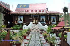*namanya juga backpacker,,, kami melewati salah satu destinasi yang kami kunjungi saat di melaka adalah kampung morten. Keistimewaan Kampung Morten Di Melaka Bandaraya Bersejarah
