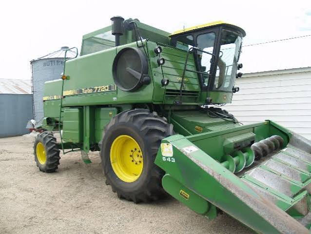 John Deere 7720 Combine