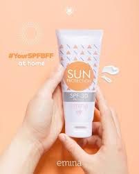 Sunblock atau krim pelindung cahaya matahari antara produk penjagaan kulit yang wajib untuk kita memakainya setiap hari. 5 Sunscreen Untuk Kulit Sensitif Ampuh Lindungi Kulit Dari Bahaya Sinar Uv