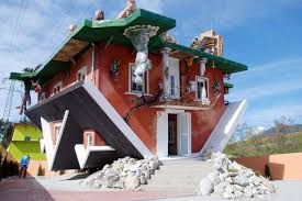 La Maison A L Envers Maisons Insolites Maison Insolite