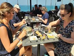 Pass sanitaire depuis le 9 juin 2021, un pass sanitaire est obligatoire pour assister aux événements de plus de 1 000 personnes et pour voyager. Pass Sanitaire Obligatoire Dans Les Restaurants Et Bars A Etretat C Est Demesure 76actu