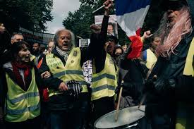 A travers les témoignages de blessés, spécialistes et militants, le documentaire inédit de streetpress décrypte les dérives du maintien de l'ordre. Des Gilets Jaunes Devraient Manifester Partout En Europe