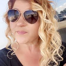 Amanda Arledge's Instagram, Twitter & Facebook