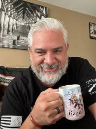 Had an amazing rainy night Enchant Las Vegas I was so glad my friend was  prepared like Mary Poppins 🤣