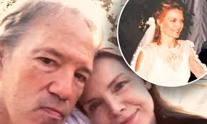 Michelle pfeiffer, 59, makes very rare appearance with both her husband david e kelley and daughter claudia rose in nyc. Michelle Pfeiffer Dotes Over Husband David E Kelley As They Celebrate 26th Anniversary Daily Mail Online