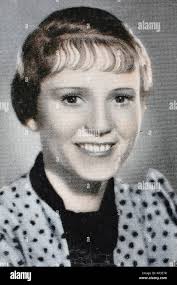 Singer 1910 hi-res stock photography and images