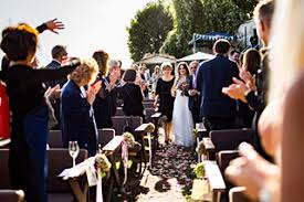 Und so viel möchte ich euch schon direkt zu. Epische Hochzeit Im Blauen Wasser Frankfurt Freie Trauung In Frankfurt