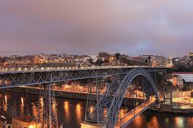 Porto informace, týdenní předpověď počasí a nabídky zájezdů do destinace v různých délkách pobytu. Portugalsko Porto Eifel Most Vecer Luiz I Pikist