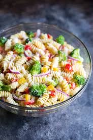 An Easy Cold Pasta Salad Recipe With Broccoli Peppers Zesty Italian Dressing And Parmesan Easy Pasta Salad Recipe Cold Pasta Recipes Cold Pasta Salad Recipes