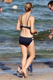 While their real first meeting turned out to be less than memorable, the pair still managed to fall in love and in 2008 allison and mike tied the knot in a stunning ceremony in noosa. Allison Langdon In Bikini 2018 16 Gotceleb