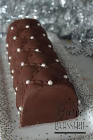 Recette Buche De Noel Chocolat Au Lait Noisettes Praline Recettebuche Recette Buche De Noel Chocolat Au Lait Noiset Desserts Chocolate Hazelnut Pralines
