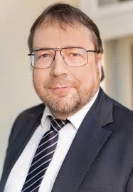Ernst & young global limited, a uk company limited by guarantee, does not provide services to clients. Franz Ernst Funk Tenfelde De