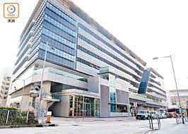 中心（附图） ＊＊＊＊＊＊＊＊＊＊＊＊＊＊＊＊＊＊＊＊＊＊＊＊＊＊＊＊＊＊＊ 律政司司长郑若骅资深大律师和教育局局长杨润雄今日（三月十七 日）到访教育局九龙塘教育服务中心社区疫苗接种中心，视察中心的运 作情况，并为中心的工作人员打气. æ•™è‚²å±€åŠ©ç†ä¸»ä»»ä¸­æ‹›æ½›ä¼æœŸæ›¾å·¡æŸ¥æ·±æ°´åŸ—å€ä¸€è£œç¿'ç¤¾ å³æ™‚æ–°èž æ¸¯æ¾³ On Ccæ±ç¶²