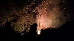 Anda sedang mencari lowongan kerja cianjur terbaru di juni 2021 ini? Tpa Pasir Sembung Cianjur Terbakar Pemadam Kebakaran Masih Berusaha Padamkan Api Agar Tak Merembet Tribun Cirebon