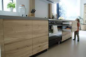 ikea keuken karkas aangekleed door frontz massief eikenhouten greeploze fronten en deuren met beton cire aanrechtblad en ikea keuken keuken ontwerpen keuken