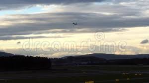 Retrouvez en ligne les vols en promotion et les horaires des vols. Zurich Flughafen Zrh Die Schweiz Parkende Flachen Rollte Ruckwarts Air France Flache In Der Bewolkten Abend Dammerung Stock Video Video Von Parken Boden 79166729