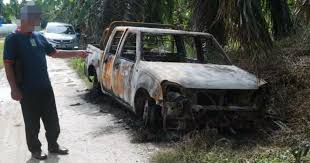 Kunci kereta tertusuk pada tapak kaki (10 gambar). Rakan Tak Bayar Ansuran Lelaki Bakar Kereta