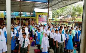 Pada 2009, sekolah menensaan jalan bukit memiliki 961 pelajar lelaki dan 1117 pelajar perempuan. Smk Jalan Bukit 2016 Cute766