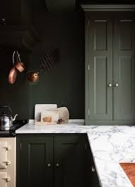 Https Archzine Fr Wp Content Uploads 2020 01 Meuble Recup Avec Peinture Vert Olive De Cc 81co De Cuisine A En 2020 Cuisine Verte Agencement Cuisine Mobilier De Salon