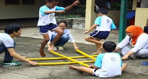 Download asal usul nama permainan tradisional congklak. Pancasila Dan Permainan Tradisional Esensi Kebudayaan Dalam Falsafah Bangsa Traditional Games Returns