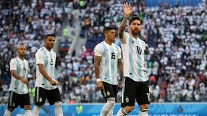 Griezmann is a very mobile player, with the ability to combine with teammates or make individual plays, while also helping out at the defensive end by bringing pressure. Lionel Messi Und Die Alten Manner Gegen Antoine Griezmann Und Die Teuren Jungstars Eurosport