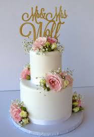 2 Tier White Wedding Cake With Blush Pink Roses On Each Tier And Baby S Breath On The Wedding Cak Pink Rose Wedding Cake Wedding Cake Roses Wedding Cake Videos