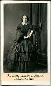 The younger generation of men went for more colors while the older ones had a more conservative approach to dressing. How Women S Fashion Can Help Date Old Photographs Bellatory