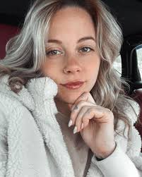 Hey y'all! I've had a lot of new followers AND clients so here's the rap  sheet: Bush-be-gone specialist of 10 years this April! 🍑 Application of  fluffy fibers to your natural lashes -