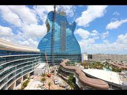 Más tarde, la cadena wsvn 7 news publicó en la misma red social un segundo video que ofrece una vista más cercana y frontal del desplome. Hard Rock Estrena Un Hotel En Florida En Forma De Guitarra Youtube