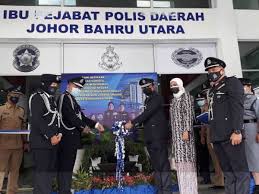 Ismail menunjukkan surat pekeliling am protokol pengibaran bendera. Jumlah Penjawat Awam Terlibat Dadah Rendah