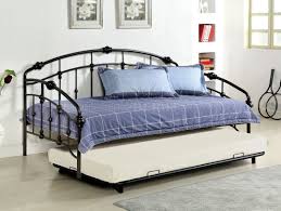 Constructed with a durable metal frame and metal slats, this bed is strong enough to handle all types of daily use and abuse. Cm1602 Goshen Metal Daybed In Black W Optional Trundle