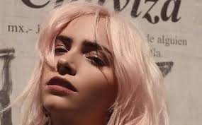 Minnie West triunfa en El Club