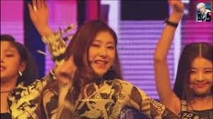 24hrs ♡ itzy · yeji, lia, ryujin, chaeryeong, yuna · itzy for 24 hours seodulleo shigani akkaweo · haru jongil chumchugo noraehal kkeoya kungchita forever singing . Itzy 24 Hours Wannabe Performance Youtube