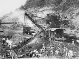 Inaugurado el 15 de agosto de 1914, ha acortado el tiempo de comunicación marítima interoceánica. Canal De Panama Ecured