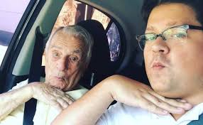 Ele tomou a primeira dose no dia 31 de janeiro, na cerimônia que marcou o início da imunização de idosos no município do rio. Orlando Drummond O Seu Peru Faz 99 Anos E Ganha Homenagem Do Neto Emais Estadao