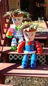 Bastle Die Schonsten Figuren Aus Blumentopfen Schon Fur Den Herbst Selbstgemachte Tongefasse Blumentopf Menschen Blumentopfe Streichen