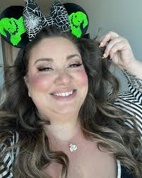 Tia Garland's Instagram, Twitter & Facebook