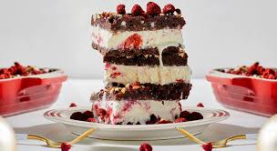 This christmas peppermint ice cream dessert is the perfect dessert for your christmas dinner! Christmas Ice Cream Cake Sandwich 750x410 1 Min Our Table