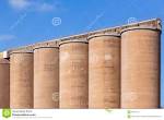 Immagini relative a silos di grano