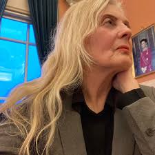 Noen ganger må Kristin Byrjall Pallesgaard løpe ut på bakrommet mens det er  kunder i butikken. De færreste vet hvorfor.