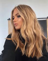 While winter hair can be dull and boring, summer is the time to try out new colors and be fearless with your hair decisions. Honey Blonde Hair Spring Summer Hair Colors Ecemella